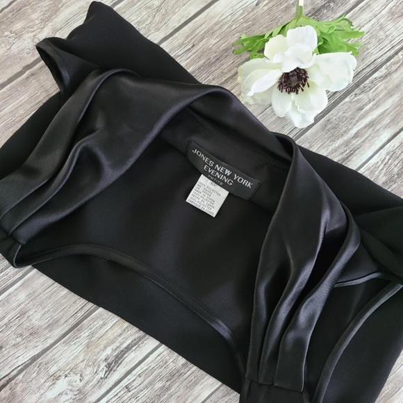 Black sleeve less blouse - Picture 3 of 3